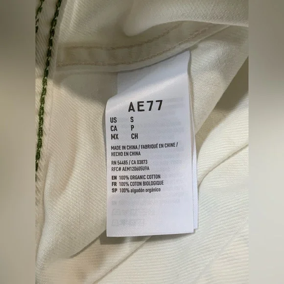 The American Eagle AE77 Women’s Classic White Distressed Denim Jacket, Size S - Picture 6 of 6